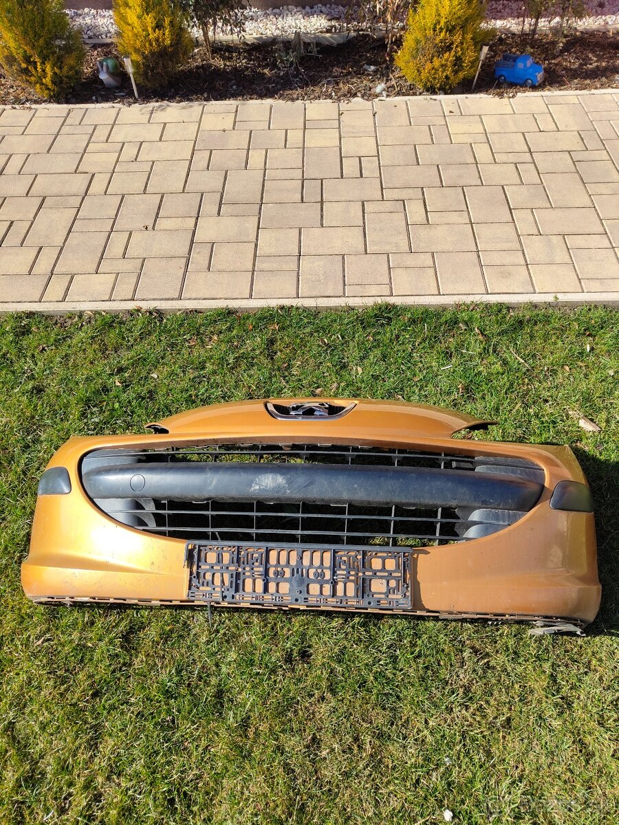 Predný nárazník Peugeot 207