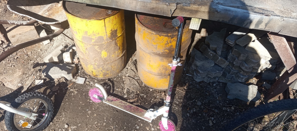 dievčenská kolobežka