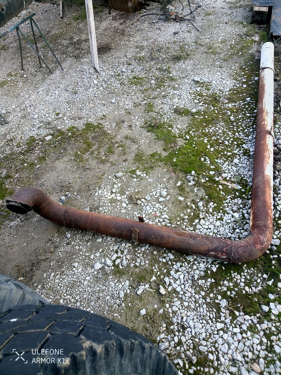 Zadný nárazník a výfuk na Tatru 815