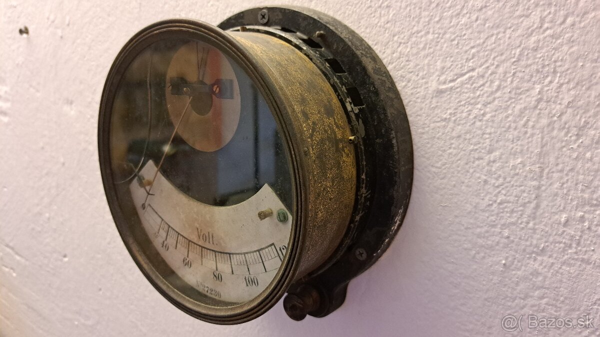 Velky starozitny voltmeter - meraci pristroj