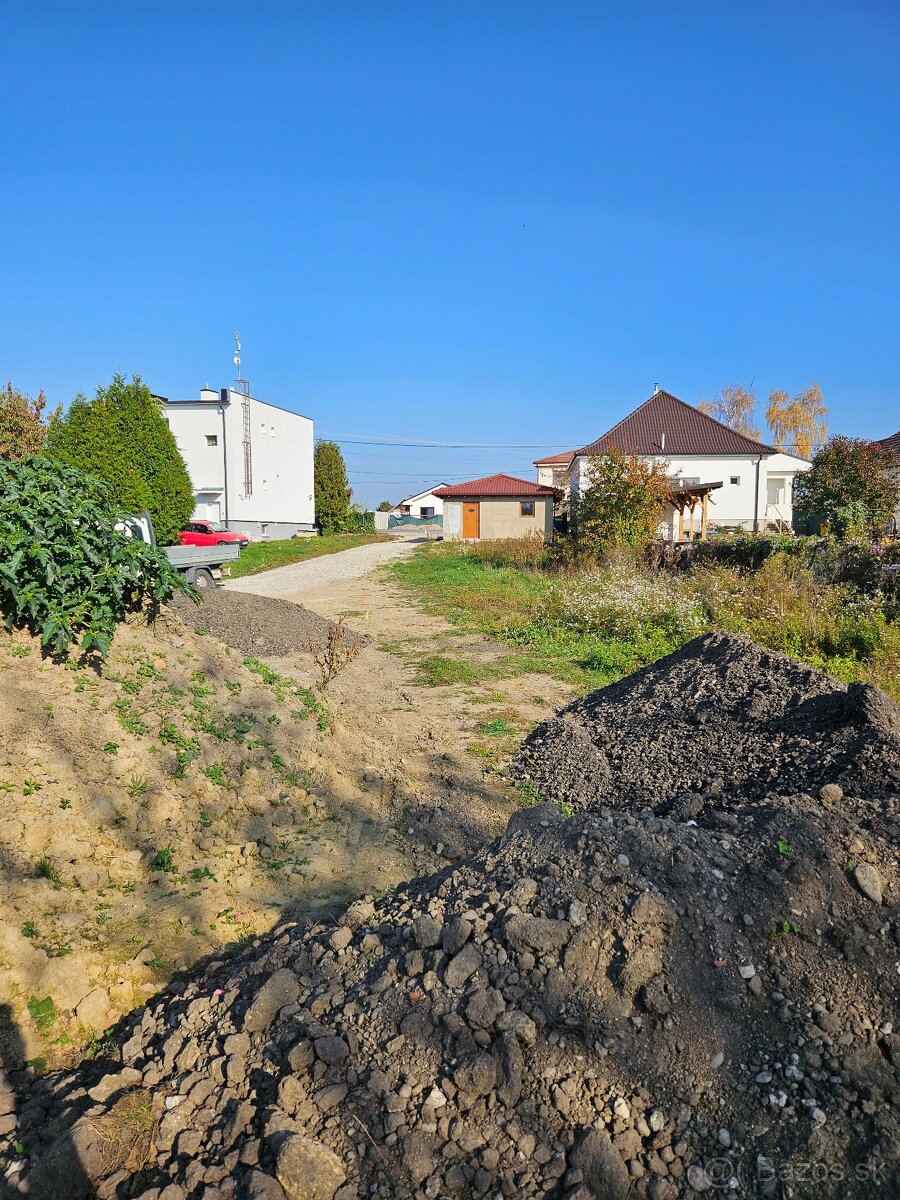 Predam stavebny pozemok Trnovec nad Vahom