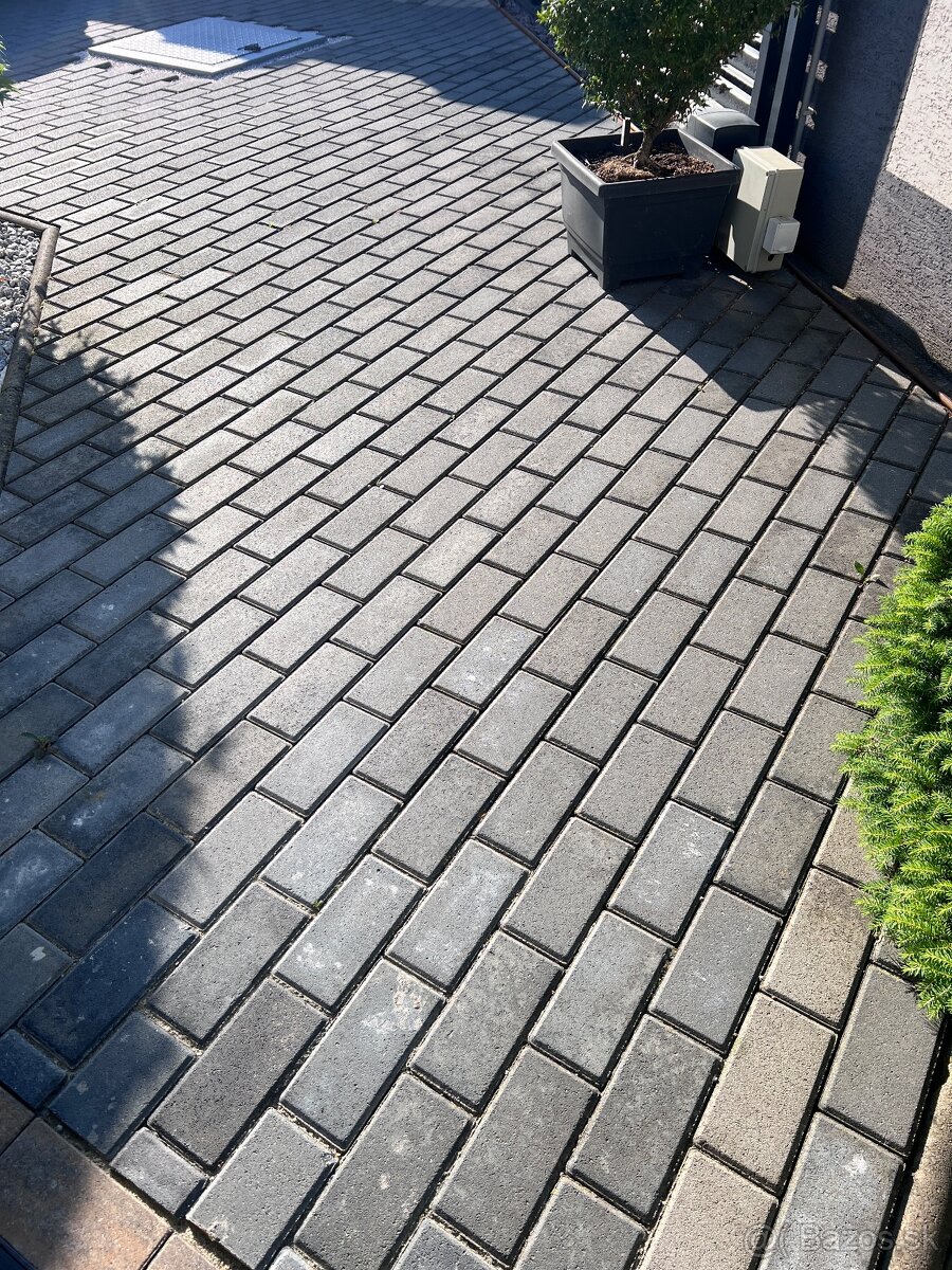 REZERVOVANÉ Zamkova dlažba 20x10cm antracit hrúbka 6cm