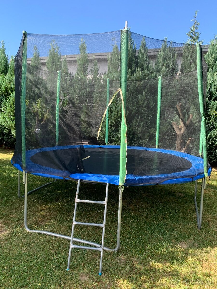 Predám záhradnú trampolínu s vonkajšou ochrannou sieťou