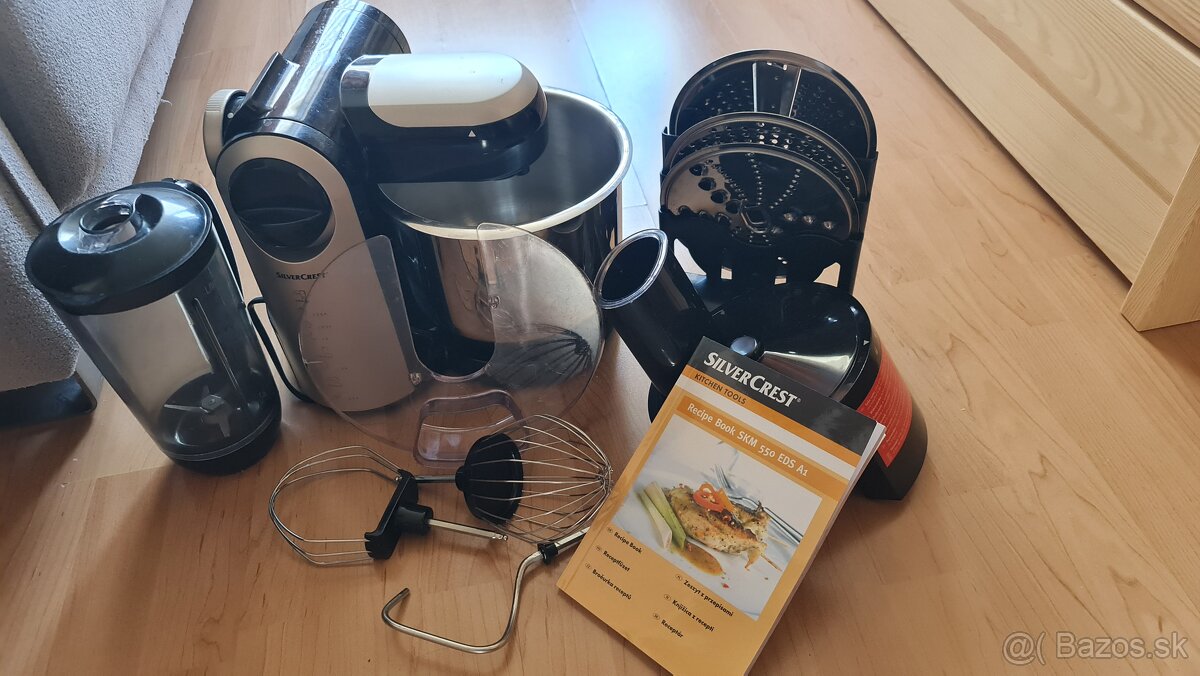 Predám kuchynsky robot, cena 20€.