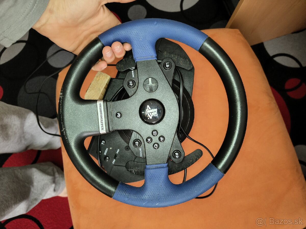 Predám volant na PS4 PS4 a pc