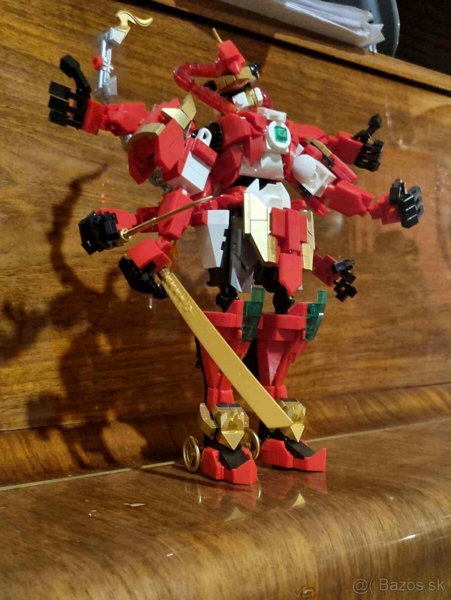 Lego šesťruký robot