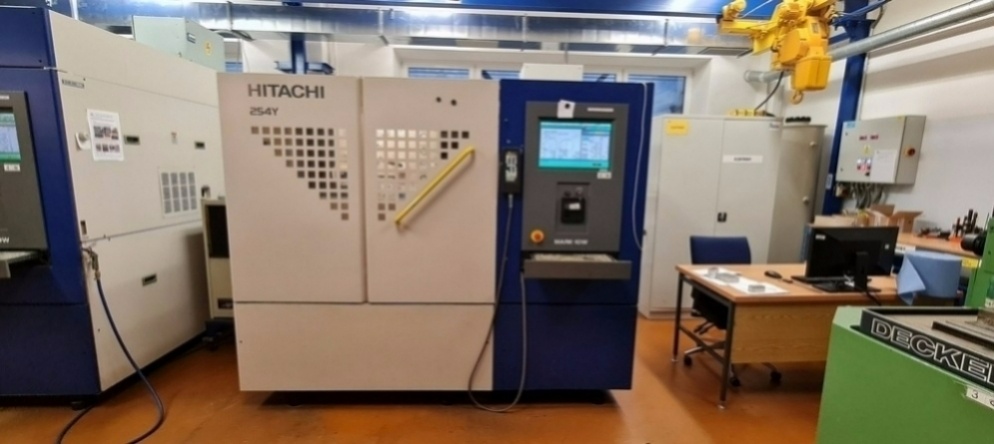 HITACHI 254 Y/FF3 drátová řezačka z roku 2003