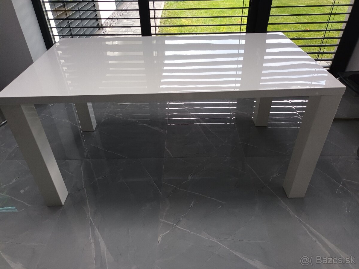 Predam jedalensky  biely moderny velky stol 160x90