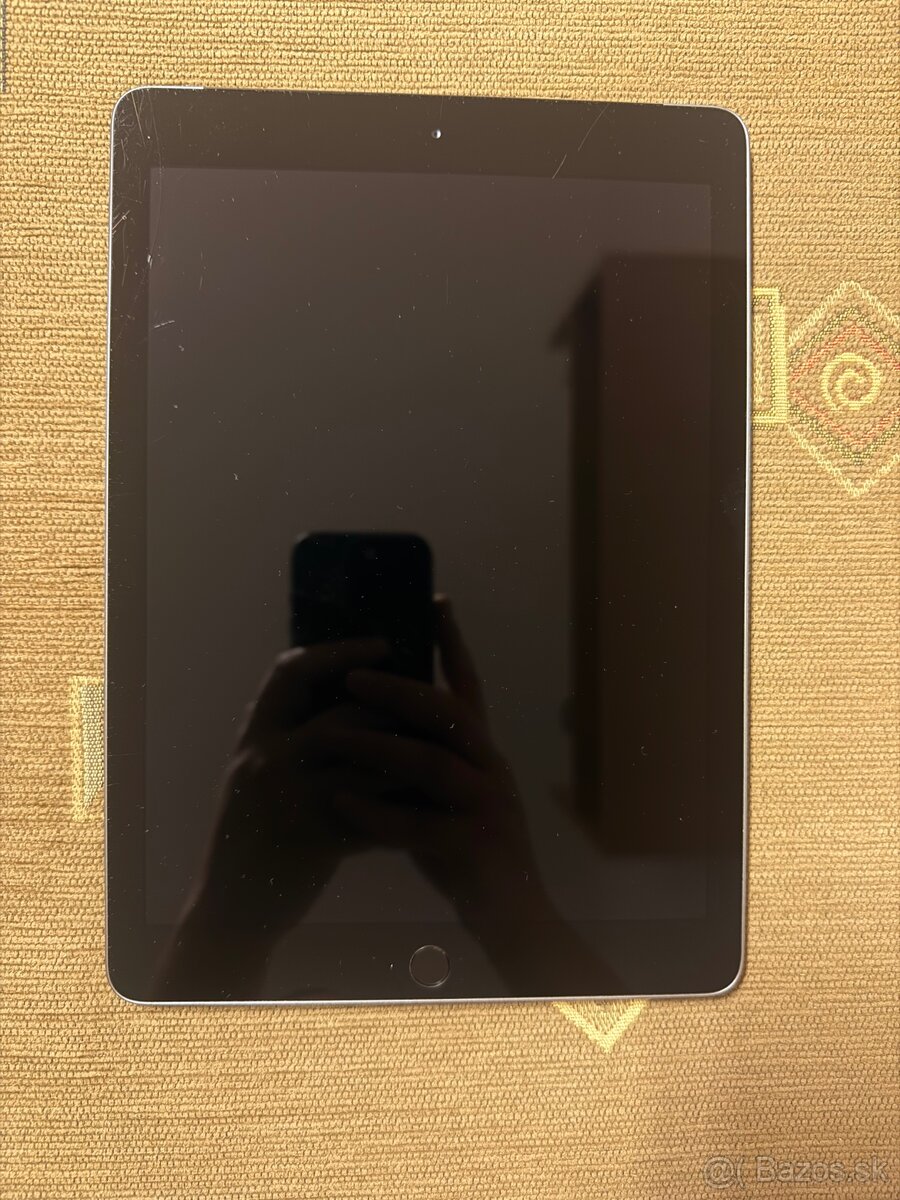 Apple iPad 6. generácie 32 GB – SIM(LTE)