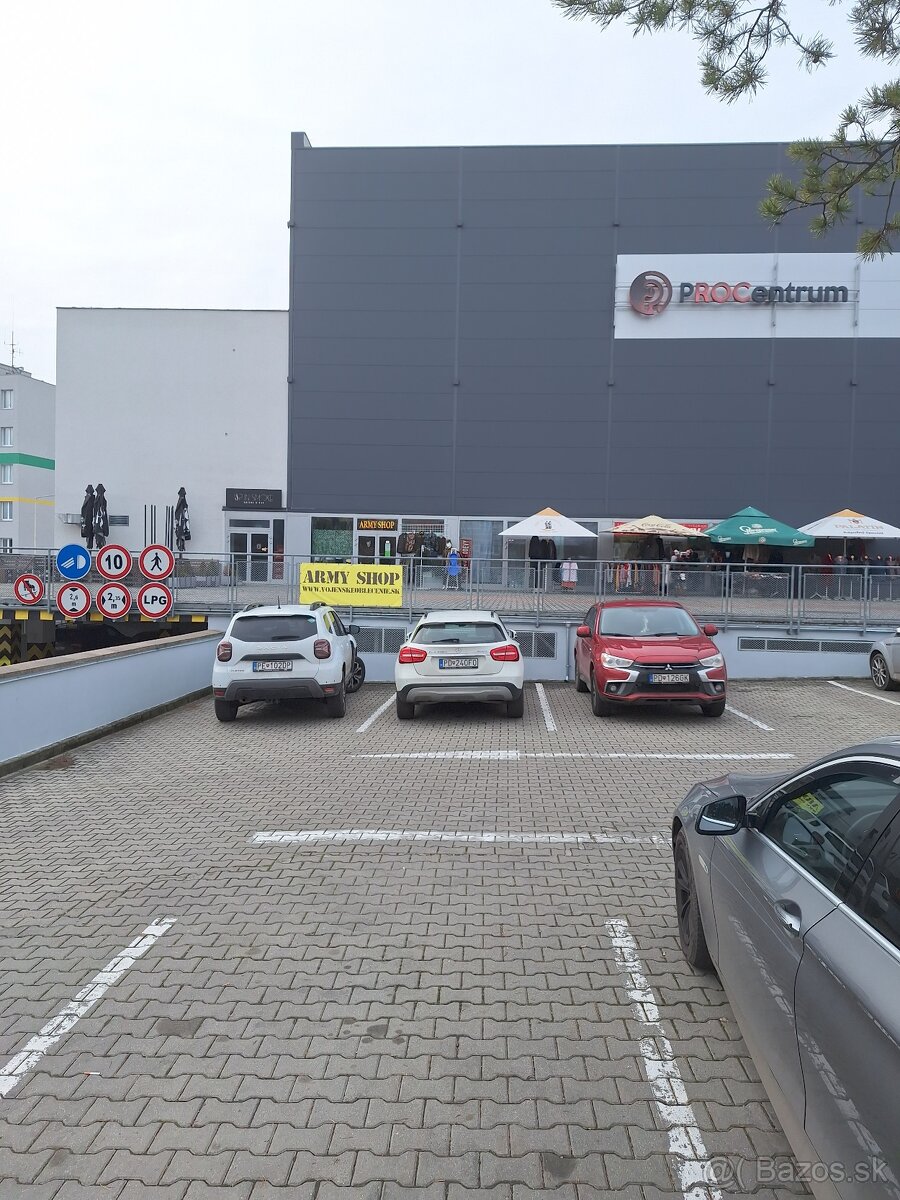 Odstúpim / predám prosperujúcu predajňu army shop v centre m