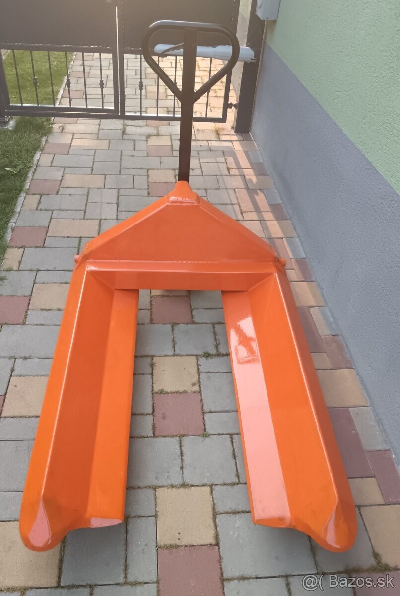 Manipulačný vozík na zvitky