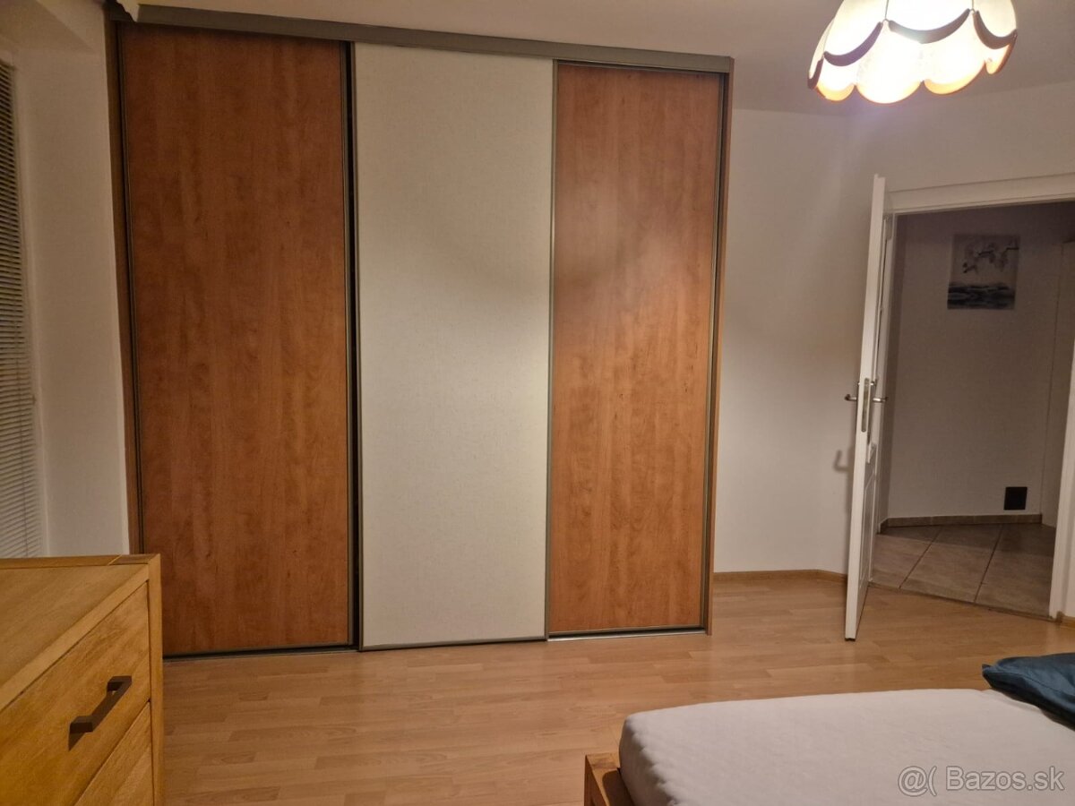 Predám vstavanú skriňu