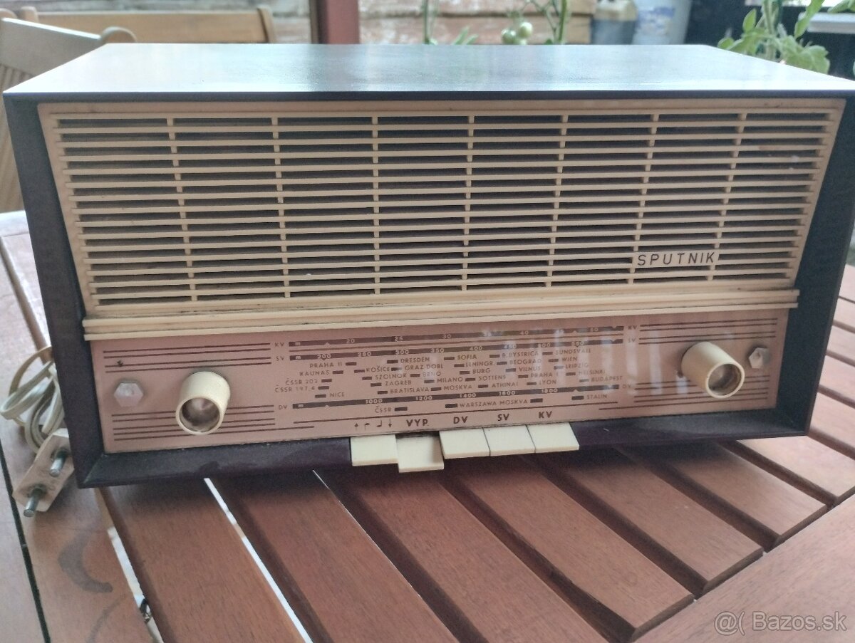 Predám staré rádio