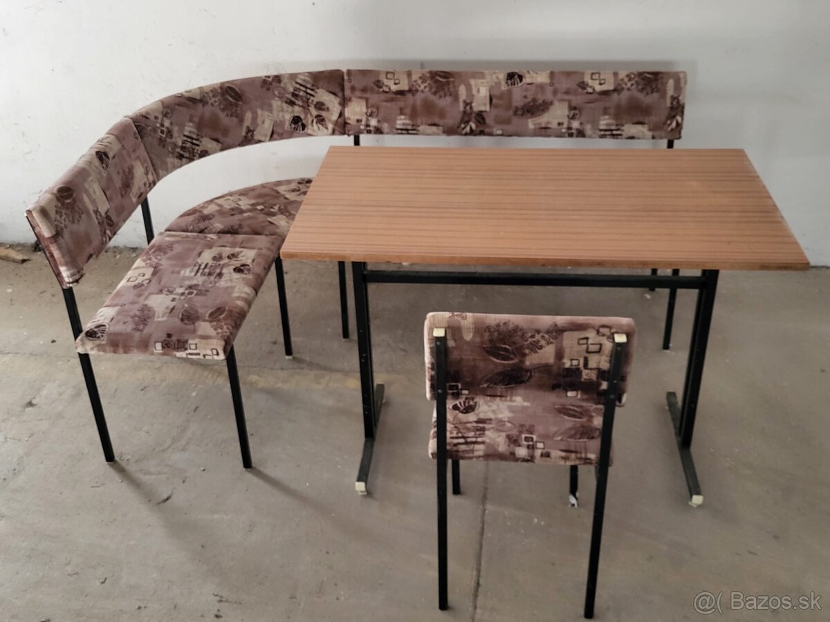 Predám RETRO rohovú lavicu, stôl + 2 stoličky