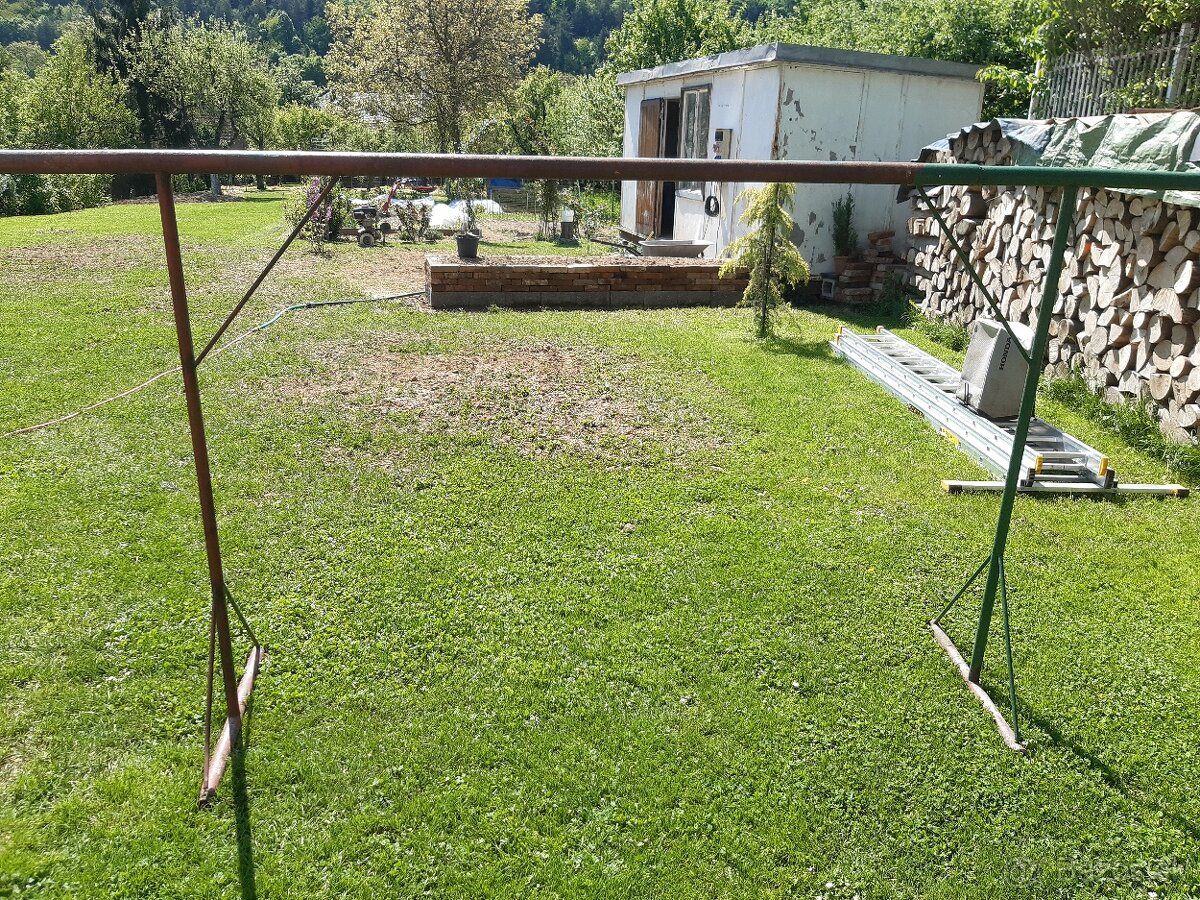 ocelová konštrukcia na hojdačku