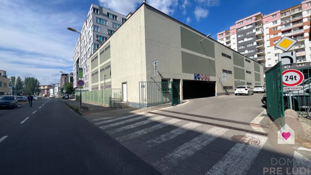 BA/RUŽINOV - Prenájom garážového státia na Mraziarenskej uli