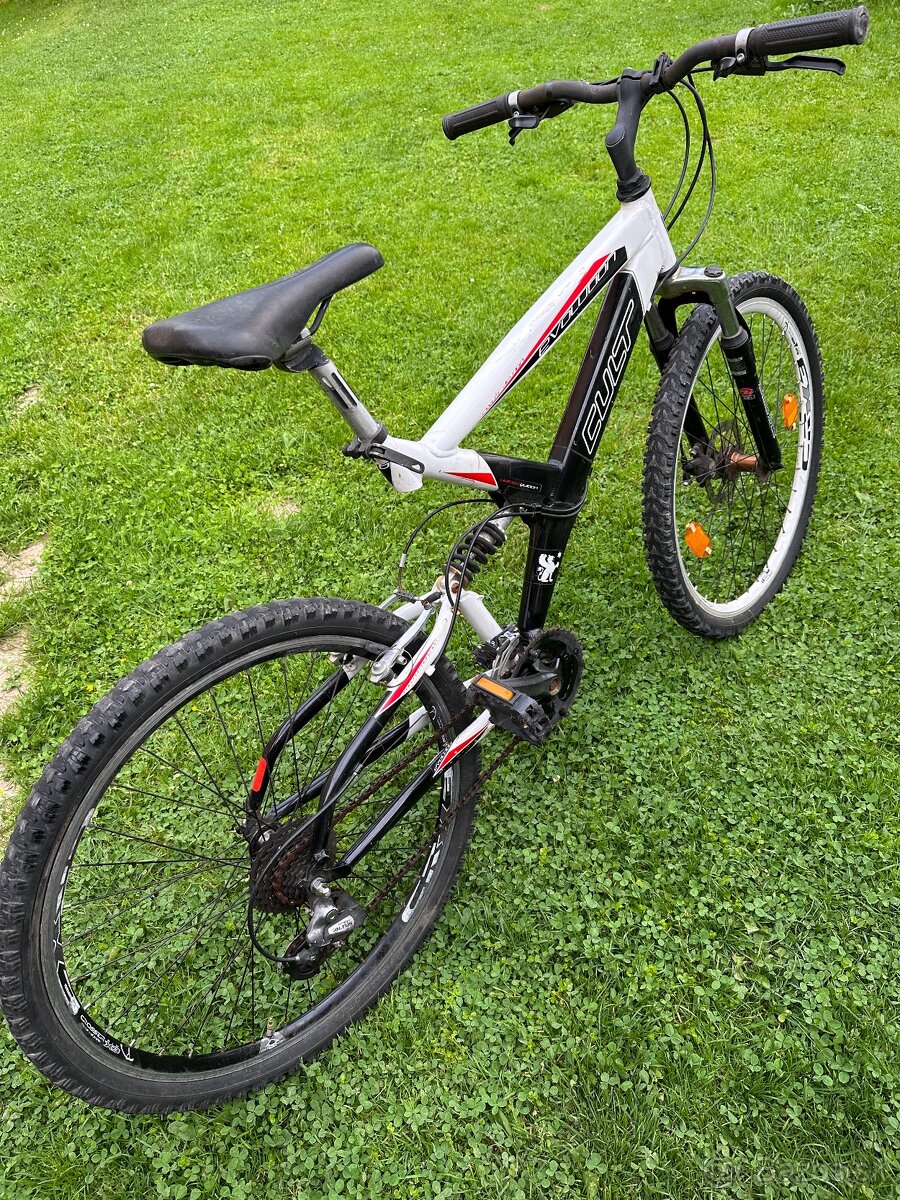 Horský bicykel celoodpruzeny