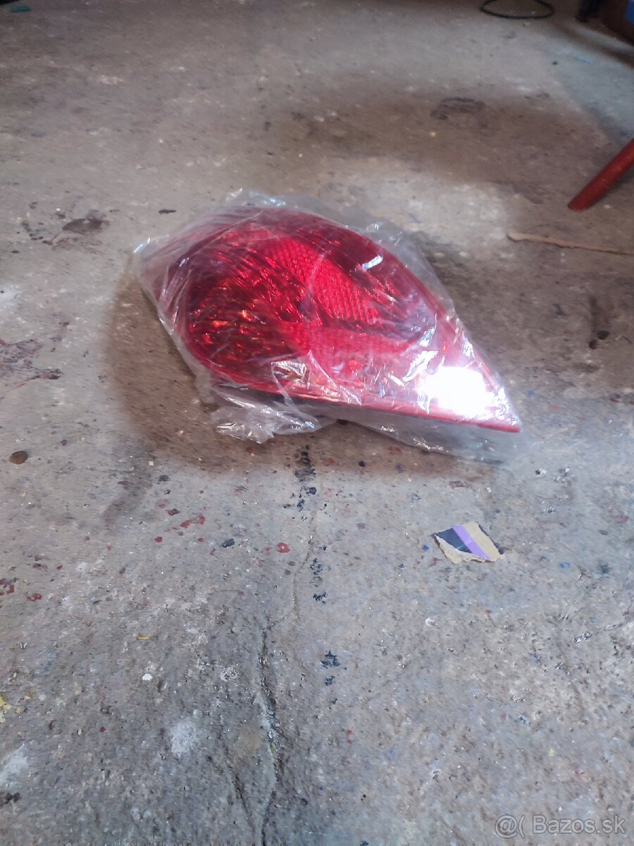 Peugeot zadné ľavé svetlo