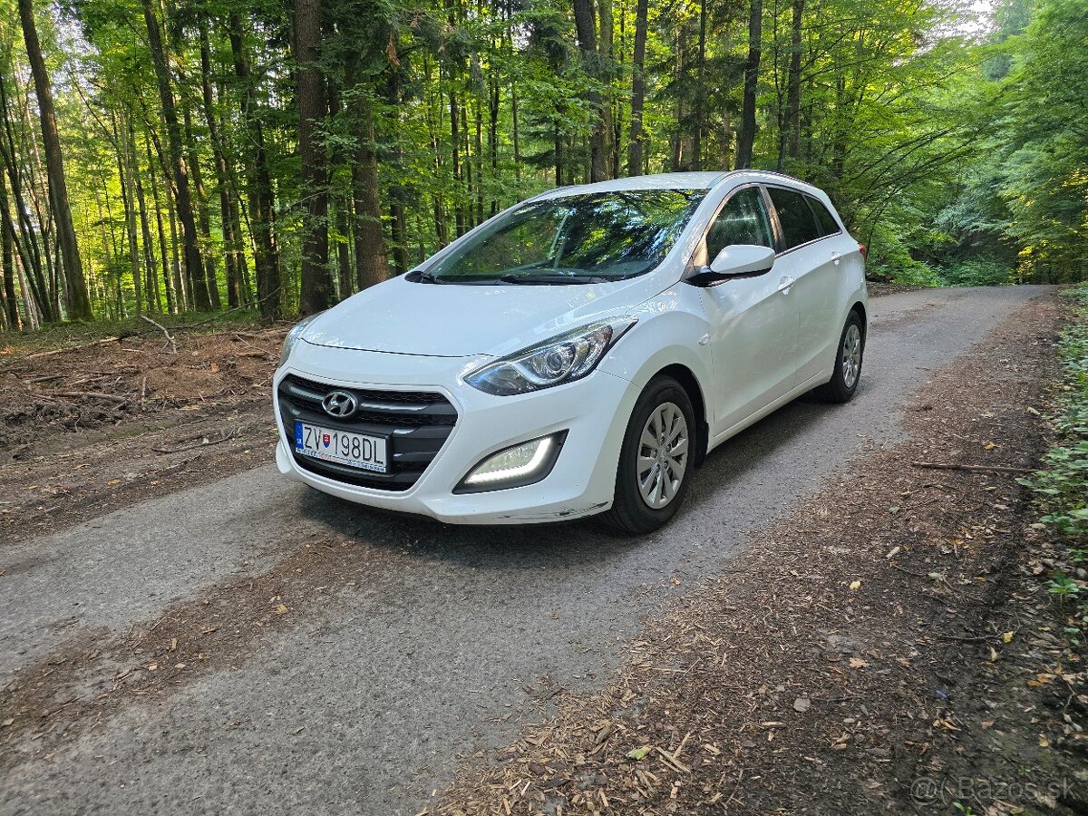 Hyundai i30 CW 1.6 CRDi 81kW r. 2017 komplet servis STK 2027