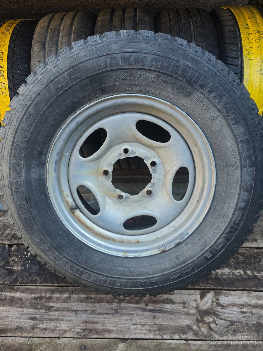 Predám 1x koleso na Daihatsu Feroza