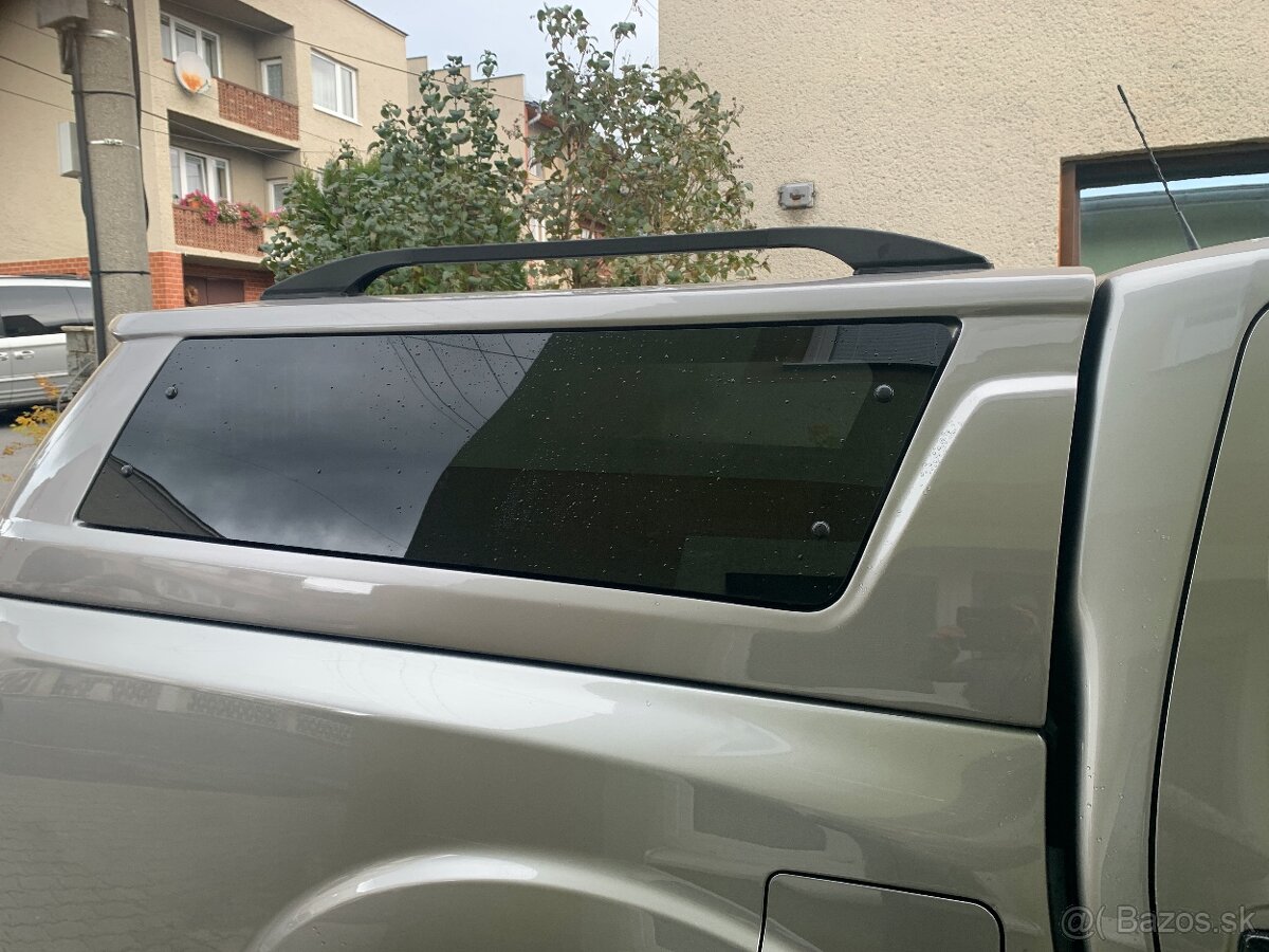 Har top Nissa Navara