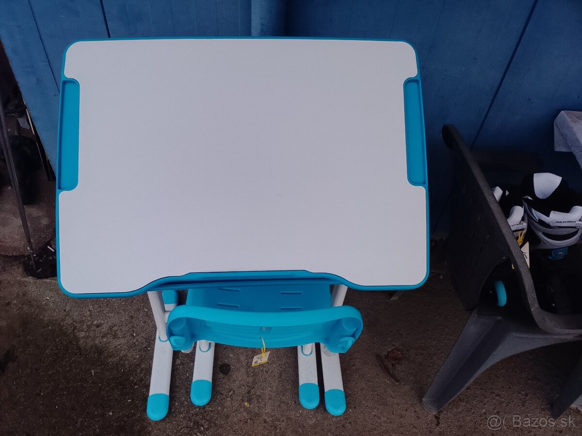 Detsky stolík na písanie a kreslenie aj zo stoličkou.