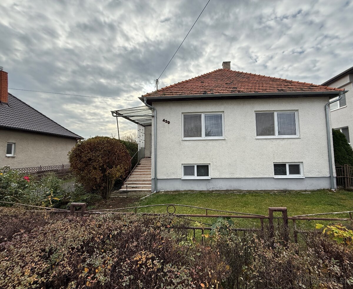 Rodinný dom s pozemkom v Kozárovciach