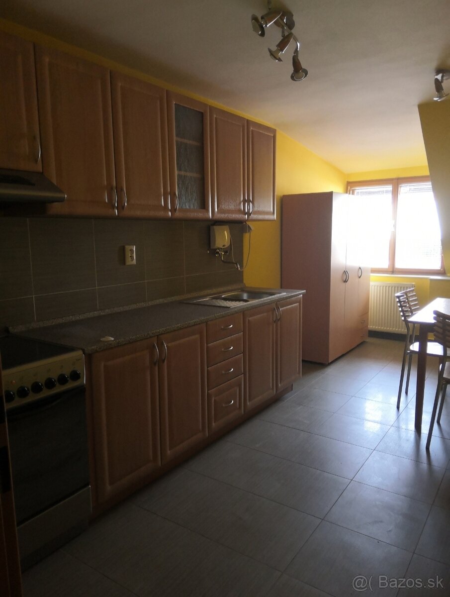 Prenájom krásneho veľkého 2,5 izbového bytu s veľkou terasou