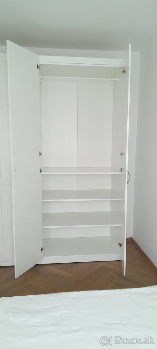 Skrina nova drevena Ikea