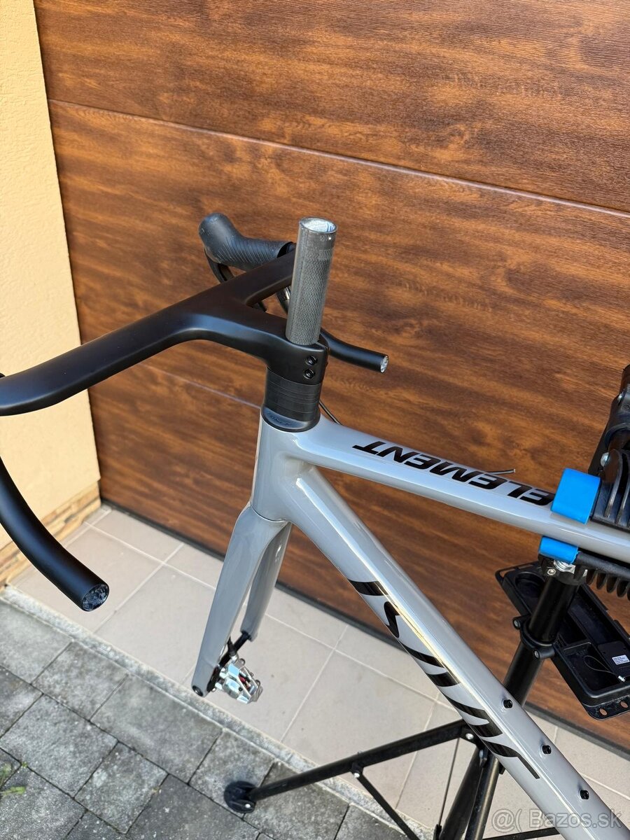 Predam novy ram Isaac Element Granite Grey 2025