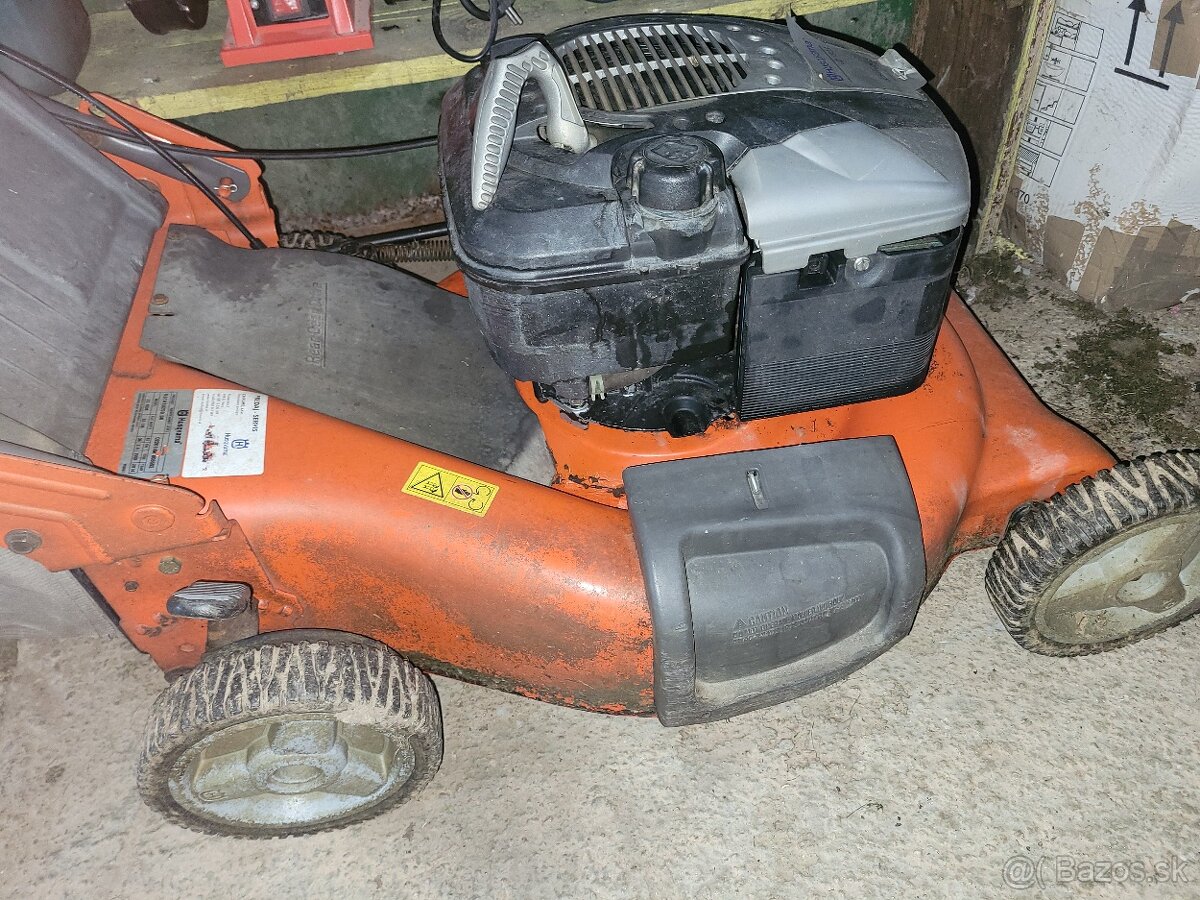 Kosačka s pohonom Husqvarna.