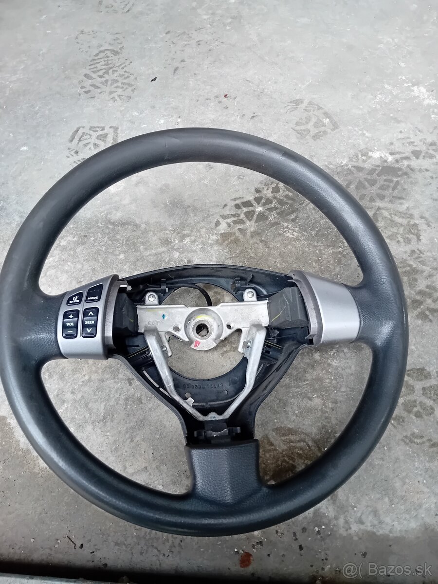Predam volant suzuki sx4