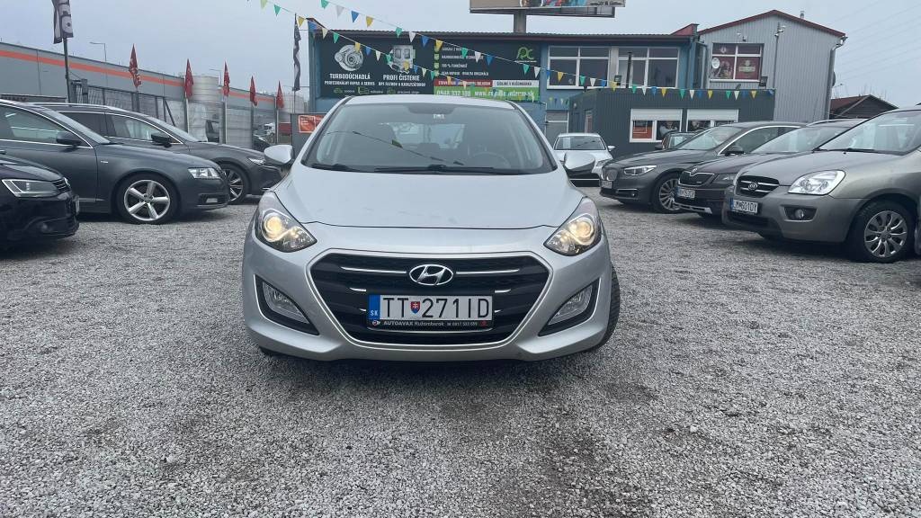 Hyundai i30 1.4i 73kw M6