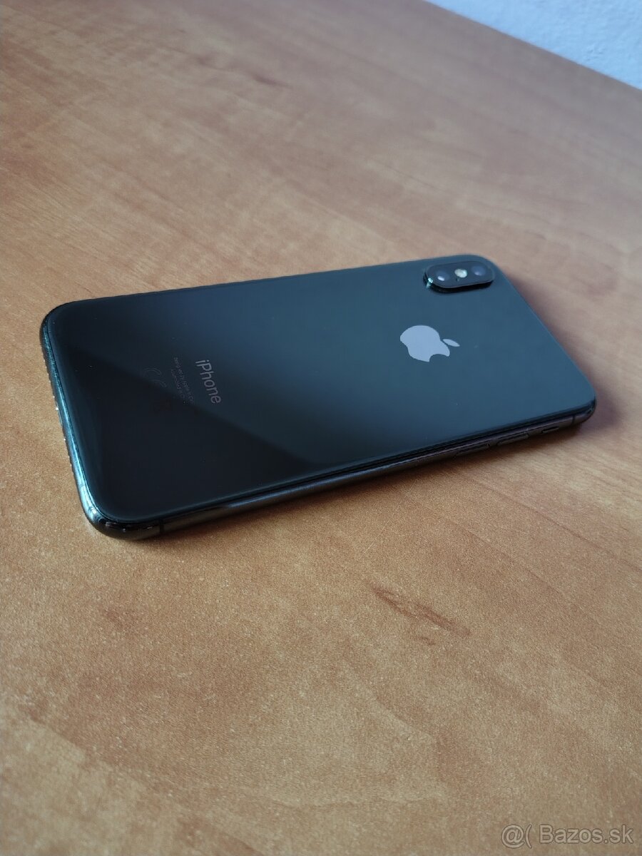 iPhone XS 64 GB – 120 € (dohoda možná)

