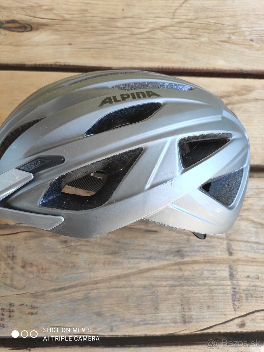 Alpina cyklistická prilba