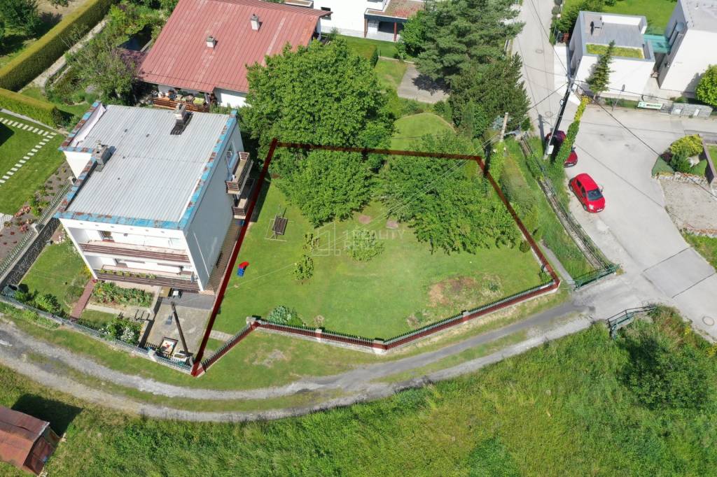 Na predaj pozemok 309m2 - Trnové