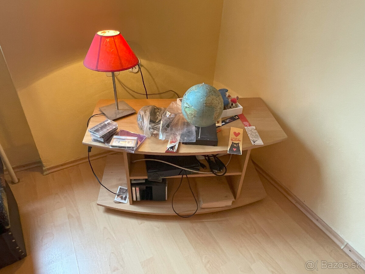 Stolik pod televizor