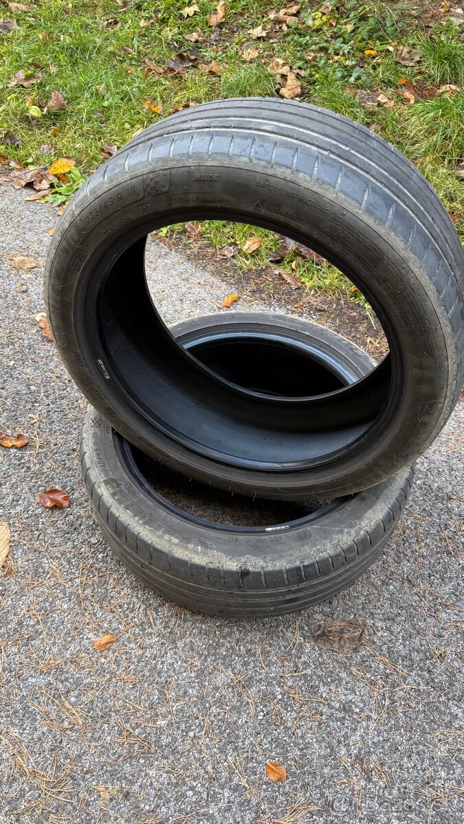 Michelin Pilot Sport 4S 225/45 R18