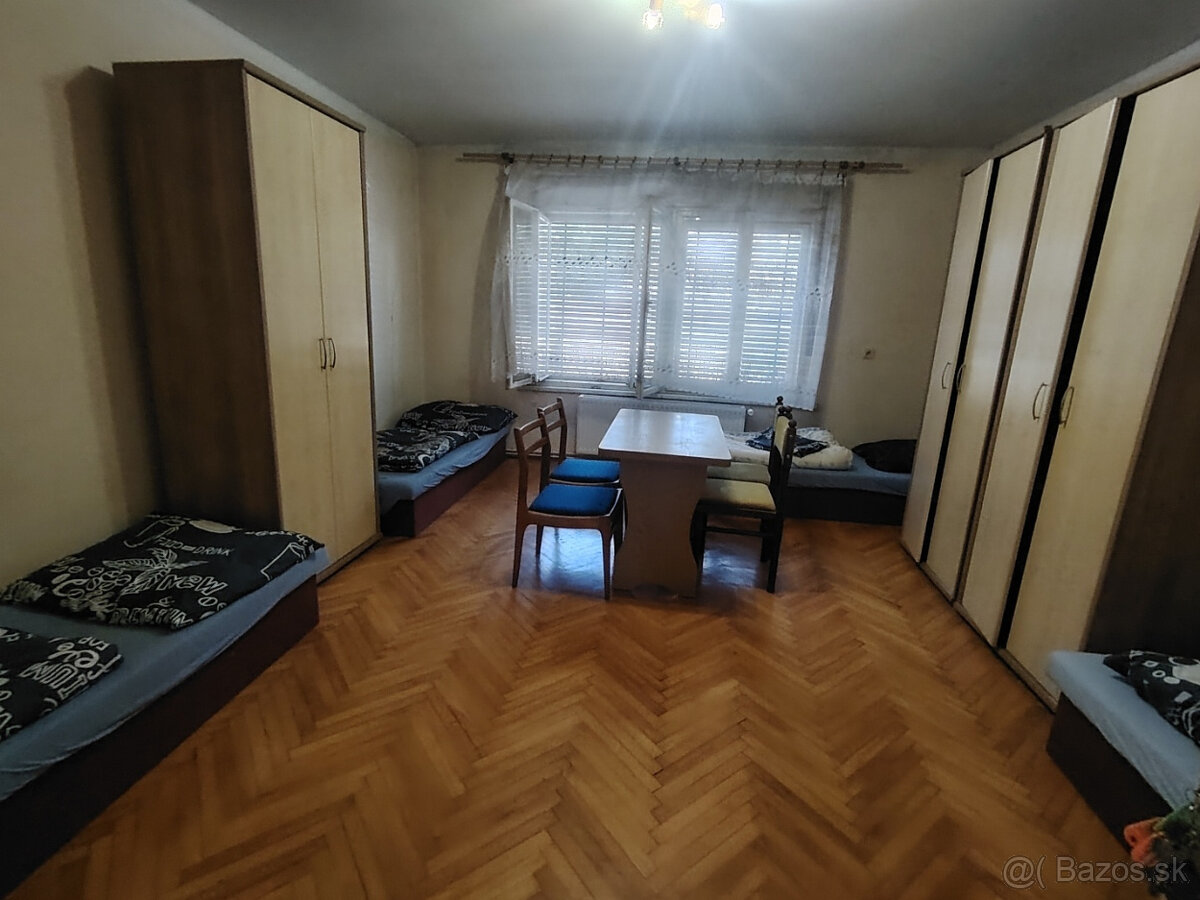 Prenájom 4 izbový dom v centre mesta Šurany