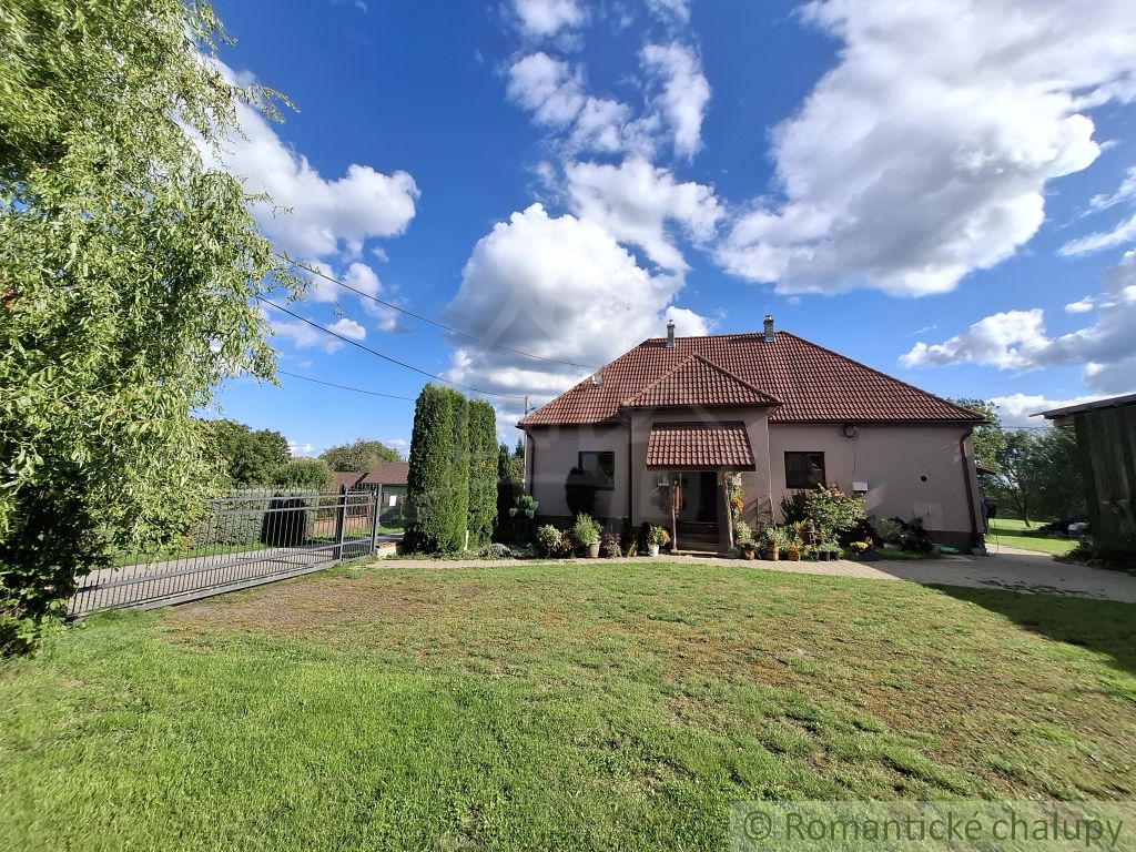 Rozprávkový dom so srdcom a veľkou záhradou - na skok od