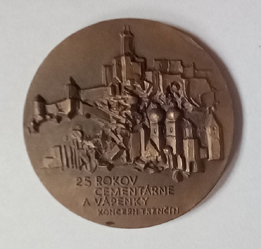 Medaila 25 rokov cementárne a vápenky koncern Trenčín