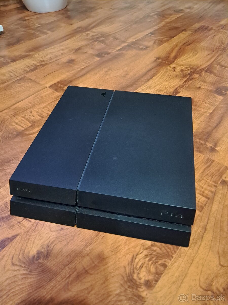 Predám ps4 1tb, 2 ovládače a hry