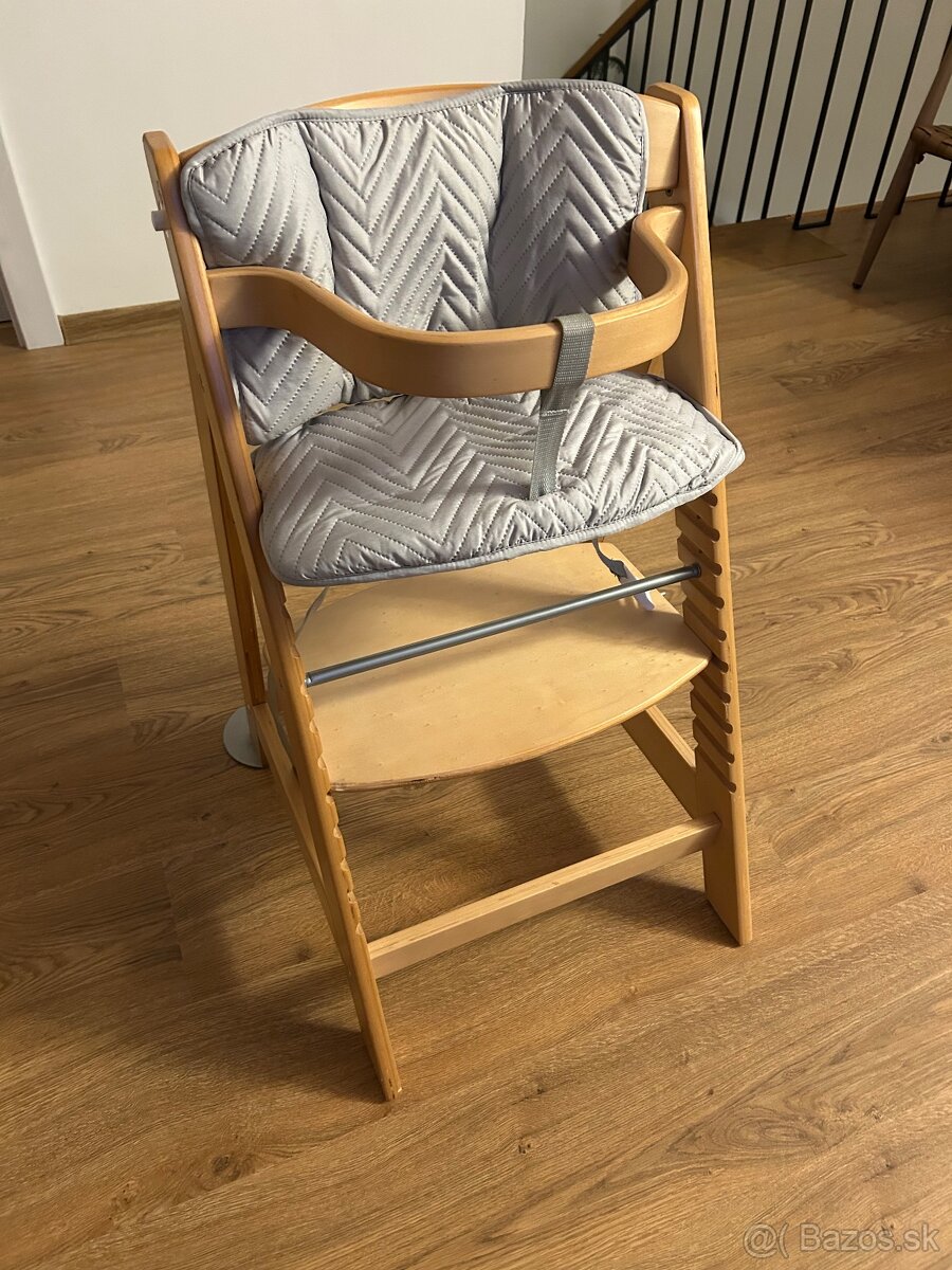 Drevená jedálenská stolička ROBA