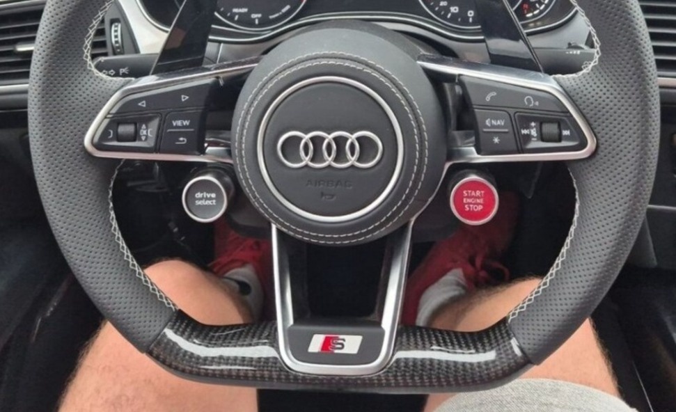 R8 START-STOP DRIVE SELECT tlacidla volantu