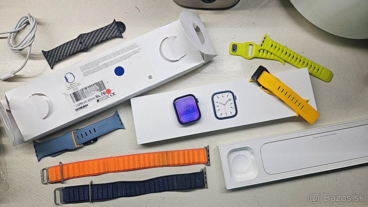 Apple Watch 7 modré 45mm + remienky