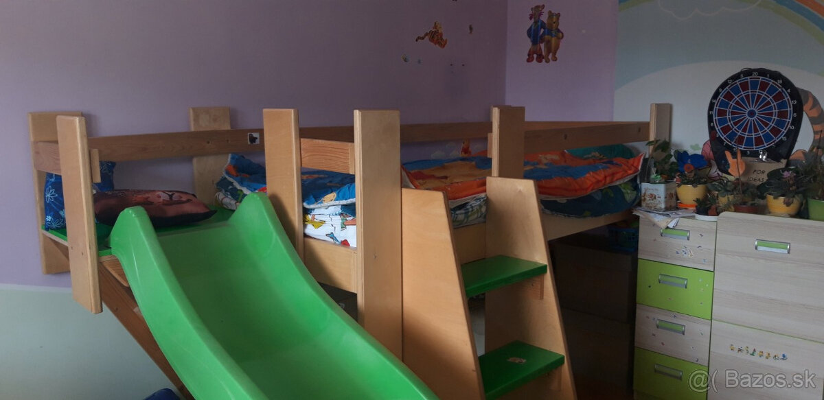 Detská poschodová posteľ so šmÿkaľkou
