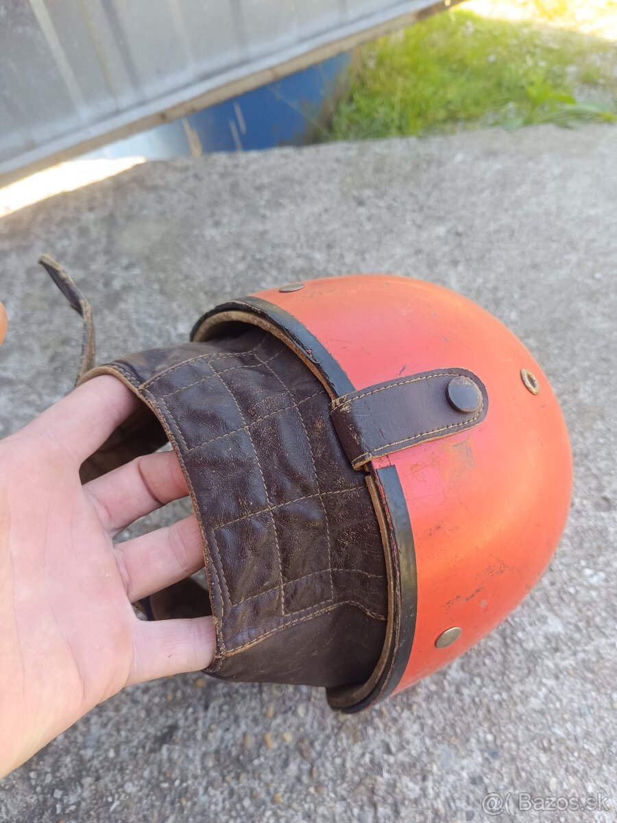 Retro helma prilba