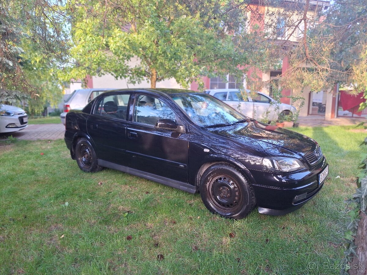 Predám opel Astra sedan 1,6 benzín