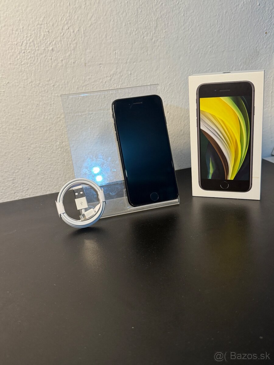 Predám Apple iPhone SE 2020 64GB Black Minimálne známky