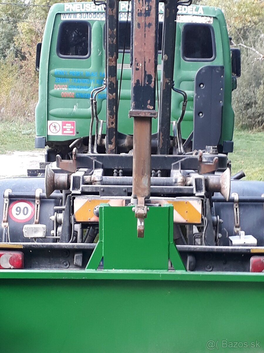 Daewoo D90 hákový nosič kontajnerov